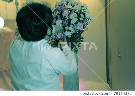修花的花匠 修花的花匠 79174373