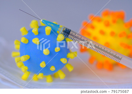 用注射器和冠狀病毒模型進行新冠疫苗接種的圖像 用注射器和冠狀病毒模型進行新冠疫苗接種的圖像 79175087