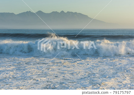 Morning waves on the east coast of Taiwan Morning waves on the east coast of Taiwan 79175797