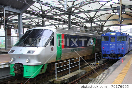 JR Kyushu Kiha 66 and 783 series limited express Midori 79176965