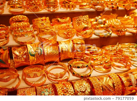 國外黃金市場發現純金手鍊 國外黃金市場發現純金手鍊 79177059
