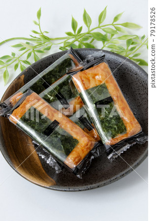 米果、海藻米果、茶點心、日式、糖果、點心、食品、零食、單獨包裝、單獨包裝 米果、海藻米果、茶點心、日式、糖果、點心、食品、零食、單獨包裝、單獨包裝 79178526