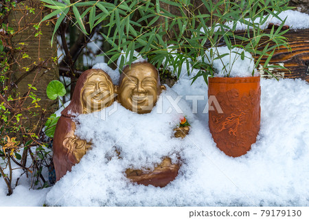 Statues of Tougoro and his wife, Kanazawa, Japan. Statues of Tougoro and his wife, Kanazawa, Japan. 79179130
