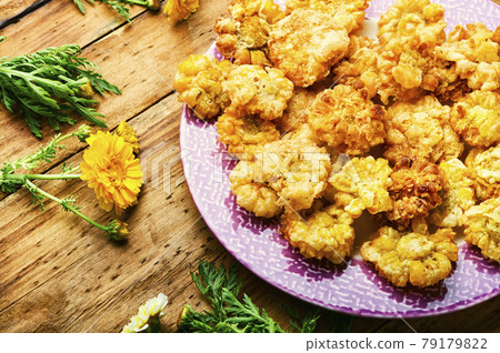 Chrysanthemum flowers in batter Chrysanthemum flowers in batter 79179822