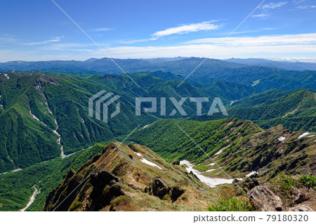 晴朗的天空和谷川山脈 晴朗的天空和谷川山脈 79180320