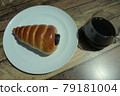 Chocolate cornet and coffee 79181004