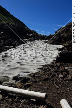 Scenery, mountain climbing, snowy valley Scenery, mountain climbing, snowy valley 79181173