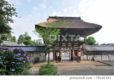 Sasaki Shrine Romon (prefecture designated important cultural property) [Azuchi Town, Omihachiman City, Shiga Prefecture] 79182161
