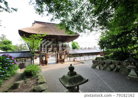 Sasaki Shrine Romon (prefecture designated important cultural property) [Azuchi Town, Omihachiman City, Shiga Prefecture] 79182162