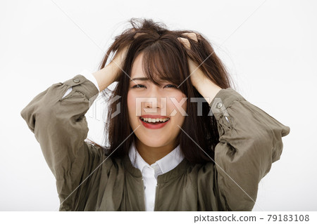 一個遇到麻煩和不耐煩的女人 79183108