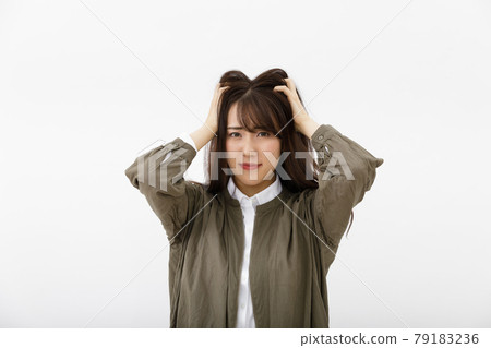 A woman who is in trouble and impatient A woman who is in trouble and impatient 79183236