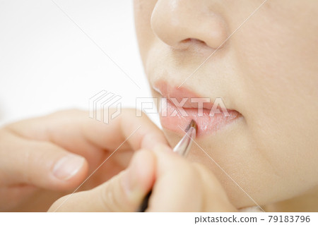 化妝的女人 79183796