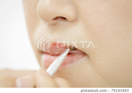 化妝的女人 79183893