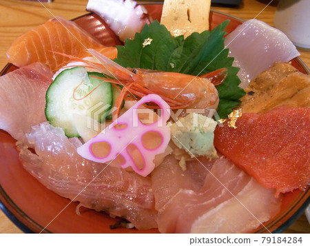 Kanazawa seafood bowl 79184284