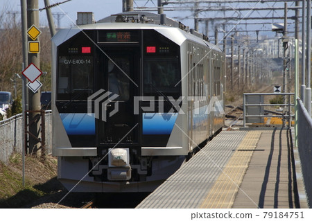 Ou Main Line GV-E400 (Gono Line → Tsugaru Line Sending Train) Ou Main Line GV-E400 (Gono Line → Tsugaru Line Sending Train) 79184751