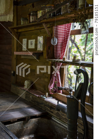 一間小屋 79185151