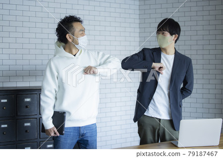 肘部觸摸面罩辦公室 79187467