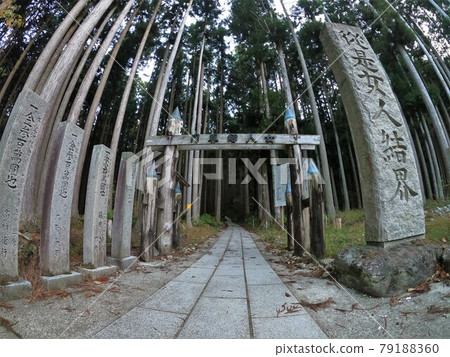 Sanjogadake Women's Barrier Gate Sanjogadake Women's Barrier Gate 79188360
