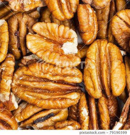 shelled pecan nuts close up 79190399