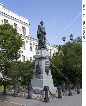 Monument researcher of Novaya Zemlya P.Pahtusov in Kronstadt Monument researcher of Novaya Zemlya P.Pahtusov in Kronstadt 79191285