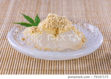 Warabimochi  79197175