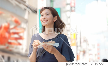 在大阪觀光的女人 在大阪觀光的女人 79197220