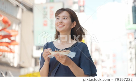 在大阪觀光的女人 在大阪觀光的女人 79197222