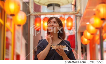 在大阪觀光的女人 在大阪觀光的女人 79197226