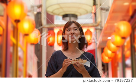 在大阪觀光的女人 在大阪觀光的女人 79197227