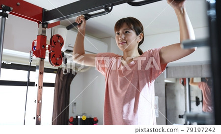 Woman pull-ups in the gym 79197242
