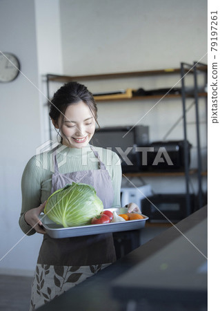 廚房裡的女人 廚房裡的女人 79197261