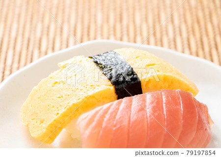 Nigiri sushi, egg and tuna. 79197854
