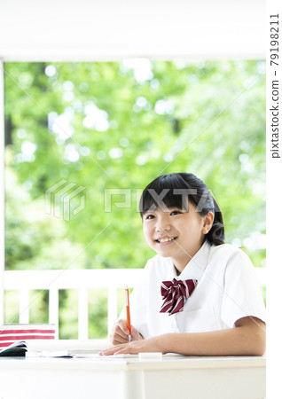 班級女孩初中生微笑 班級女孩初中生微笑 79198211