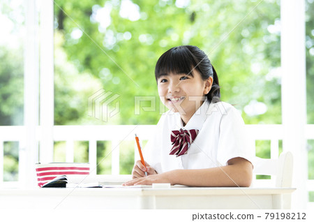 班級女孩初中生微笑 班級女孩初中生微笑 79198212