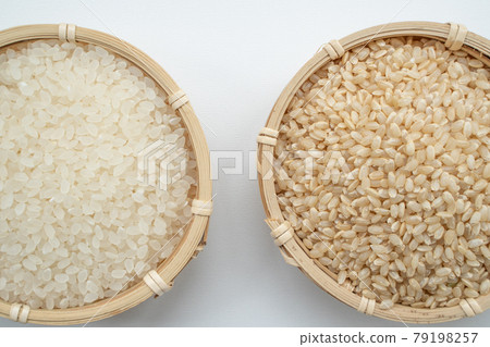 Image of brown rice and white rice Image of brown rice and white rice 79198257