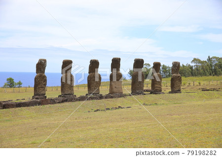 Ahu Akhibi Moai (Easter Island, Chile) Ahu Akhibi Moai (Easter Island, Chile) 79198282