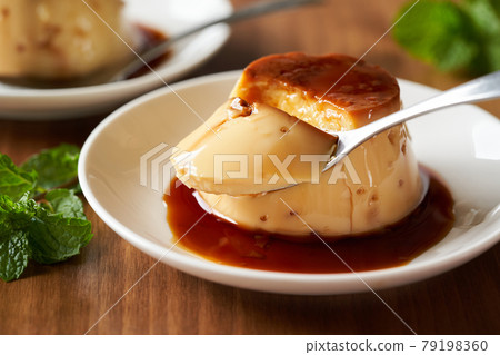 Homemade pudding 79198360