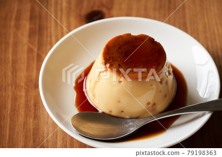 Homemade pudding 79198363