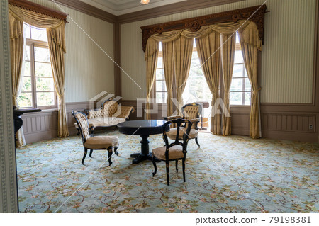 鳥取縣鳥取市春天的白牆西洋建築神風閣內 79198381