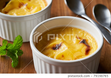 Homemade grilled pudding with browned eyes 79198765