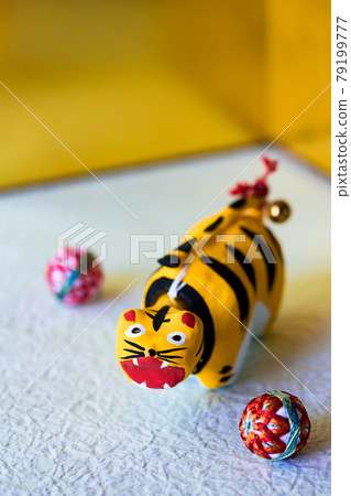 2022 Tiger year, cute tiger with a swinging papier mache 79199777