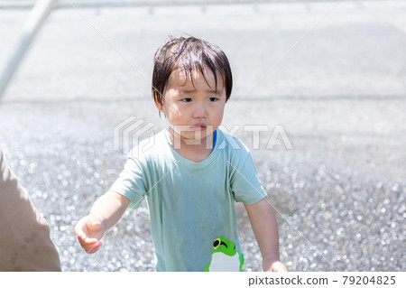 嬰兒的水上游戲 嬰兒的水上游戲 79204825