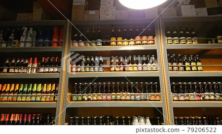 Beer shelf stock 79206522