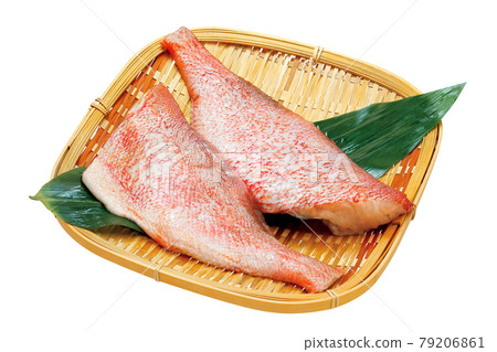 Akau Fillet_09 (with pass) 79206861