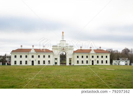 Ruzhansky Palace and the ruins of the facade of an abandoned ruined building of an ancient castle of the 18th century.Belarus Ruzhansky Palace and the ruins of the facade of an abandoned ruined building of an ancient castle of the 18th century.Belarus 79207162