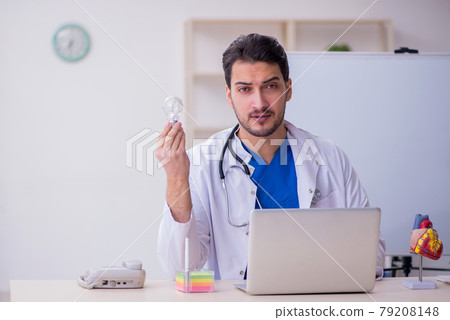 Young male doctor cardiologist in the classroom 79208148