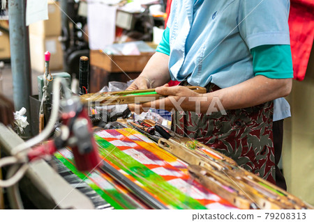 保護日本傳統工藝的織工 79208313