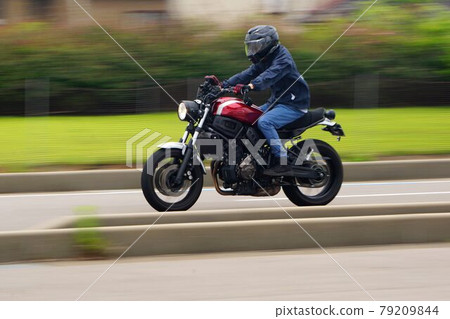 Excessive speed on the bike 79209844