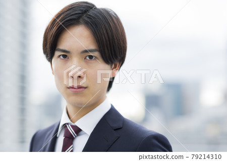 招聘西裝的年輕人求職新員工 79214310