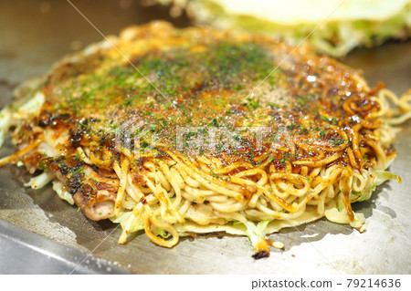 Hiroshima style okonomiyaki 79214636